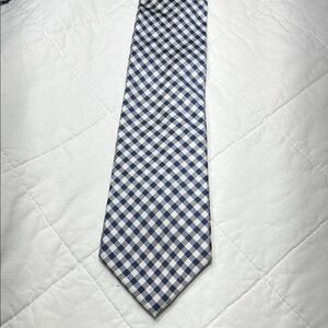 Vintage Ralph Lauren Blue‎ and White Patterned 100% silk Tie